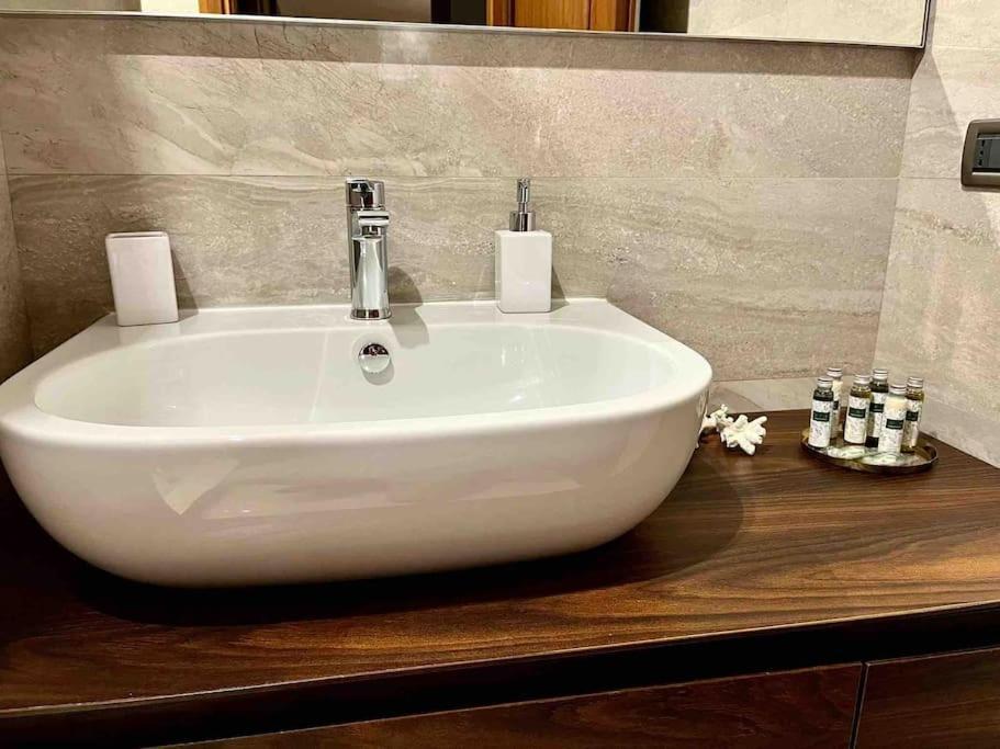 INTERO APPARTAMENTO EUR Torrino NUOVO LiFeHome Roma Esterno foto